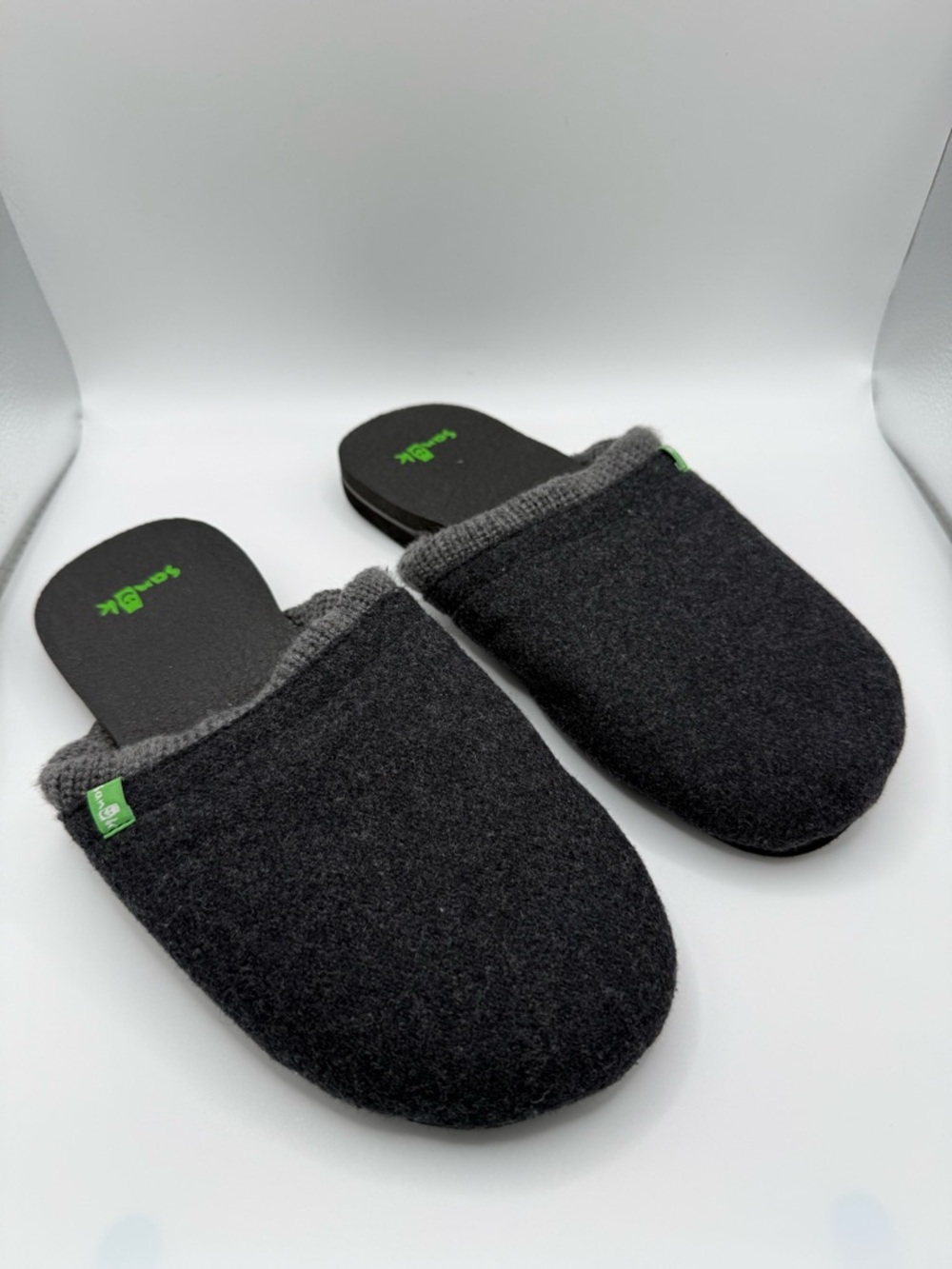 Sanuk Men’s Black Wool Blend Slip-On Slippers Size 8